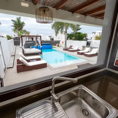 Crisbel Y Lorena By Armonia 别墅